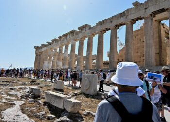 Τουρίστες στην Ακρόπολη (Φωτ. αρχείου: Eurokinissi/Αντώνης Νικολόπουλος)