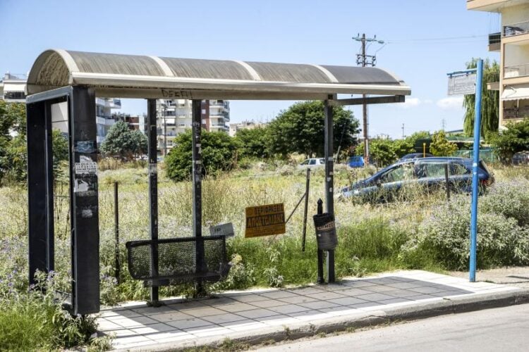 Εικόνα από τη στάση του ΟΑΣΘ όπου σημειώθηκε το τροχαίο στη Νικόπολη (φωτ.: EUROKINISSI/Ραφαήλ Γεωργιάδης)