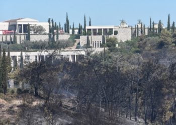 Λήψη μετά την πυρκαγιά στην περιοχή Κορακιά στο Κρανίδι Αργολίδας, κοντά στην ξενοδοχειακή μονάδα Amanzoe (φωτ.: Βασίλης Παπαδόπουλος/ EUROKINISSI)