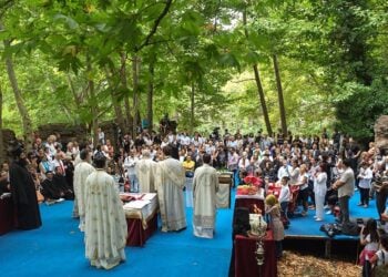 Στιγμιότυπο από την Πατριαρχική Θεία Λειτουργία για τα Εννιάμερα της Παναγίας, το 2016 (φωτ.: Εκδόσεις Κύζικος)