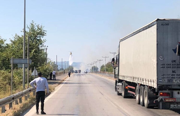 Εναέρια μέσα επιχειρούν κοντά στη γέφυρα του Αλφειού στην Ηλεία (φωτ.: Facebook / Giorgos Mikelopoulos)