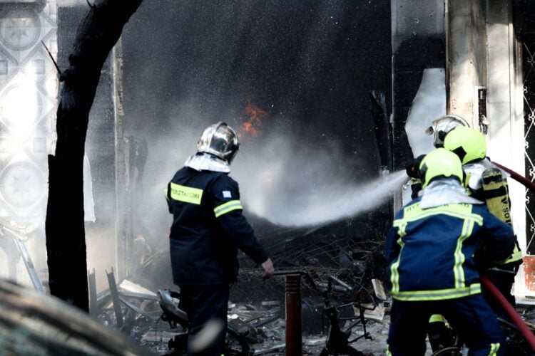 Έκρηξη και φωτιά σε κατάστημα στην Αχαρνών, Παρασκευή 2 Σεπτεμβρίου 2022. (Φωτ.: Eurokinissi/Γιάννης Παναγόπουλος)