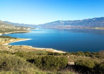 Άποψη από τη λίμνη Πολυφύτου (φωτ. αρχείου: naturagraeca.com)