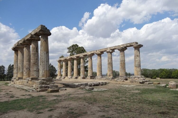 Ηραίο στο Μεταπόντιο,  ελληνική αποικία που είχε ιδρυθεί τον 7ο αιώνα π.Χ. από τους Αχαιούς στην Μεγάλη Ελλάδα της Κάτω Ιταλίας (φωτ.: el.wikipedia.org/wiki/Μεγάλη_Ελλάδα)