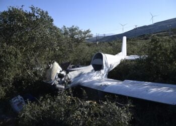 Πτώση μονοκινητήριου αεροσκάφους κοντά στην Εθνική Οδό στο ύψος της λίμνης Υλίκης. Τετάρτη 19 Οκτωβρίου (Φωτ.: Eurokinissi/Μιχάλης Καραγιάννης)