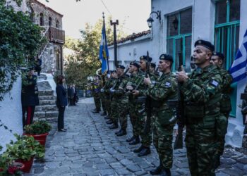 Εκδηλώσεις για τον εορτασμό των 110 χρόνων από την απελευθέρωση του νησιού - Στρατιωτικό άγημα αποδίδει τιμές στην πρόεδρο της Δημοκρατίας στη Σαμοθράκη, Τετάρτη 10 Οκτωβρίου 2022 (Φωτ.: Γραφείο Τύπου Προεδρίας της Δημοκρατίας/Θοδωρής Μανωλόπουλος)