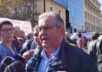 Ο γγ του ΚΚΕ Δημήτρης Κουτσούμπας κάνει δηλώσεις για την απεργία της 9ης Νοεμβρίου (Πηγή φωτ.: twitter.com/gt_kke)