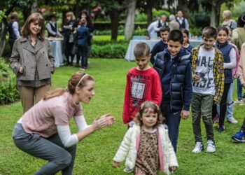 Γιορτή για τα παιδιά στον κήπο του Προεδρικού Μεγάρου (Πηγή φωτ.: facebook.com/KateSakellaropoulou)