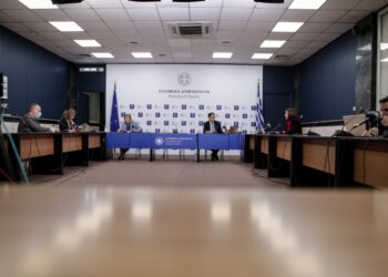 Έκτακτη ενημέρωση στο υπουργείο Υγείας για το Εθνικό Σχέδιο Εμβολιαστικής κάλυψης έναντι της νόσου του κορονοϊού από την πρόεδρο της Εθνικής Επιτροπής Εμβολιασμών καθηγήτρια Μαρία Θεοδωρίδου και τον γενικό γραμματέα Πρωτοβάθμιας Φροντίδας Υγείας, Μάριο Θεμιστοκλέους, Τρίτη 1 Νοεμβρίου 2022. (Φωτ.: Eurokinisii/Βασίλης Ρεμπάπης)