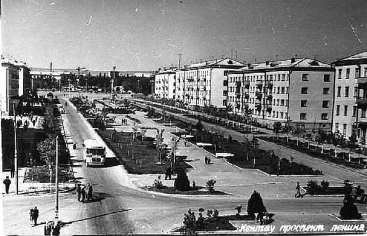 Η πόλη Κεντάου, το 1957. Ο Βασίλης Φησατίδης έζησε εκεί από το 1949 μέχρι τον θάνατό του, στις 7 Νοεμβρίου 1984 (πηγή: moremhod.info)