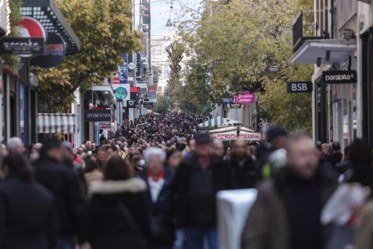 Αυξημένη η κίνηση στην οδό Ερμού, στο κέντρο της Αθήνας (φωτ. αρχείου: EUROKINISSI/Βασίλης Ρεμπάμπης)