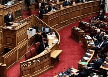 Σύμφωνα με τις ανακοινώσεις του πρωθυπουργού, το νέο νομοσχέδιο απαγορεύει πλήρως τις χρήσεις κακόβουλων λογισμικών από οποιονδήποτε ιδιώτη. Στο εξής η λειτουργία τους θα συνιστά κακούργημα και θα επιφέρει ως δέκα έτη κάθειρξη (φωτ.: Eurokinissi/Τατιάνα Μπόλαρη)