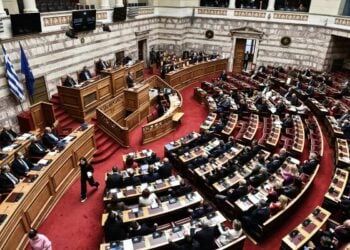 Ο πρωθυπουργός υποστήριξε ότι η ΕΥΠ δεν πρέπει να μετατραπεί σε μη κυβερνητική οργάνωση, δεδομένου ότι είμαστε μία χώρα, που αντιμετωπίζει σοβαρούς εξωτερικούς κινδύνους (φωτ. Eurokinissi/Τατιάνα Μπόλαρη)