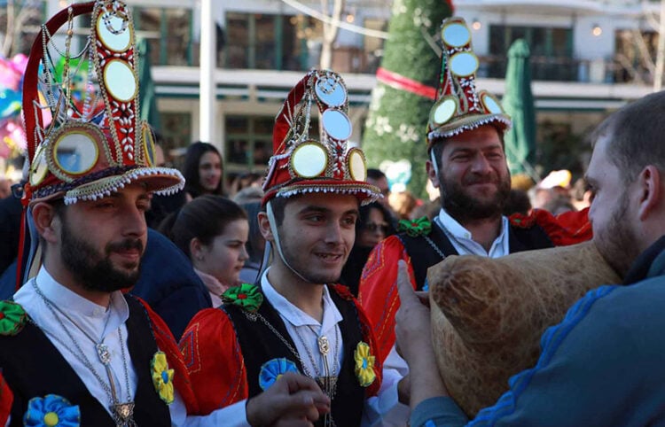 Μωμόγεροι στο κέντρο της Κοζάνης (φωτ.: Δήμος Κοζάνης)