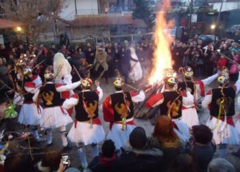 Παλαιότερο στιγμιότυπο από την αναβίωση του εθίμου στο Ροδοχώρι (πηγή: Πολιτιστικός σύλλογος Ροδοχωρίου «Οι Κομνηνοί»)