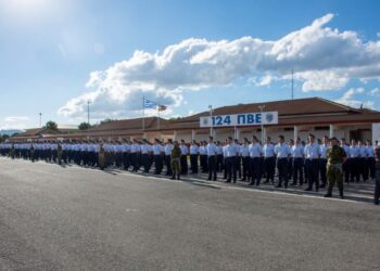 Εικόνα από την ορκωμοσία
των κληρωτών της Ε’ ΕΣΣΟ 2022, στις εγκαταστάσεις της 124 Πτέρυγας
Βασικής Εκπαίδευσης, στην Τρίπολη (φωτ.: Γρ. Τύπου ΓΕΑ/EUROKINISSI)