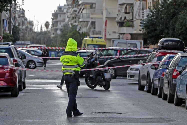 Η διασταύρωση των οδών Ύδρας και Σόλωνος στο κέντρο της Καλαμάτας όπου δολοφονήθηκε ο 47χρονος με το ψευδώνυμο «Αμερικάνος» (φωτ.: EUROKINISSI)