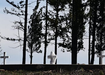 Προετοιμασίες στο βασιλικό κοιμητήριο στο Τατόι για την ταφή του τέως βασιλιά Κωνσταντίνου
(φωτ.: EUROKINISSI / Μιχάλης Καραγιάννης)