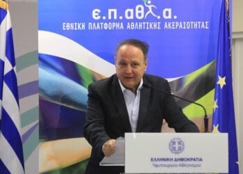 Ο αντιπρόεδρος της ΕΟΕ Στέλιος Αγγελούδης στην ημερίδα «Οι δράσεις της Ε.Π.ΑΘΛ.Α.(Εθνική Πλατφόρμα Αθλητικής Ακεραιότητας) ενάντια στη χειραγώγηση αθλητικών αγώνων (φωτ. αρχείου: ΑΠΕ-ΜΠΕ / Αλέξανδρος Βλάχος)