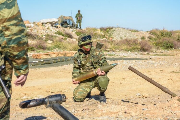 Εικόνα από άσκηση του Στρατού Ξηράς στην Ικαρία (φωτ. αρχείου: Eurokinissi/ΥΕΘΑ)