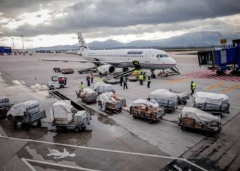 Αναχώρησε σήμερα η πρώτη αποστολή ανθρωπιστικής βοήθειας από την Ελλάδα για τους πληγέντες του σεισμού στην Τουρκία και τη Συρία (φωτ.: EUROKINISSI/Κώστας Τζούμας)