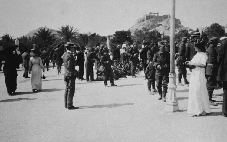 Στιγμιότυπο από την Αθήνα της δεκαετίας του ‘20 (φωτ. Μουσείο Μπενάκη)