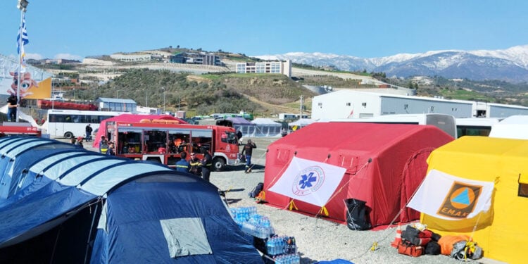 Οι σκηνές της ΕΜΑΚ και του ΕΣΥ στην Τουρκία (φωτ.: Πυροσβεστικό Σώμα)