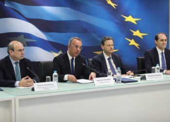 Στιγμιότυπο από την παρουσίαση των νέων παρεμβάσεων του υπουργείου Οκονομικών. Από αριστερά ο υπουργός Εργασίας και Κοινωνικών Υποθέσεων Κωστής Χατζηδάκης, υπουργός Οικονομικών Χρήστος Σταϊκούρας, ο αναπληρωτής υπουργός Οικονομικών Θόδωρος Σκυλακάκης και ο υφυπουργός Οικονομικών Απόστολος (φωτ.: EUROKINISSI/ Γιάννης Παναγόπουλος)