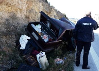 Το πρώτο τροχαίο συνέβη στην παλιά εθνική οδό Θεσσαλονίκης-Βέροιας, στο ύψος της Χαλκηδόνας, όπου Ι.Χ. αυτοκίνητο ξέφυγε από την πορεία του και προσέκρουσε σε κολόνα φωτισμού (φωτ. αρχείου: EUROKINISSI/Βασίλης Παπαδόπουλος)