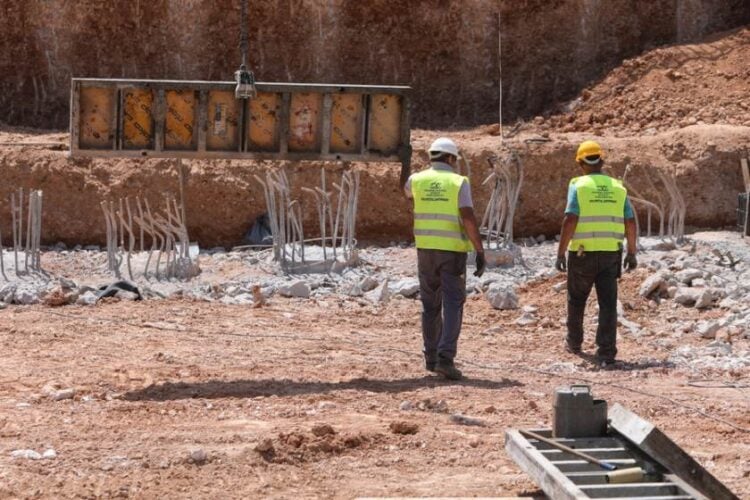 Εργαζόμενοι στο εργοτάξιο του μετρό στην Κατεχάκη για την Γραμμή 4 (φωτ. αρχείου: ΑΠΕ-ΜΠΕ/Γιώργος Βιτσαράς)