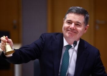 Ο πρόεδρος του Eurogroup Πασκάλ Ντόνοχιου κηρύσσει την έναρξη του συμβουλίου, νωρίτερα σήμερα, στις Βρυξέλλες (φωτ.: EPA/Stephanie Lecocq)