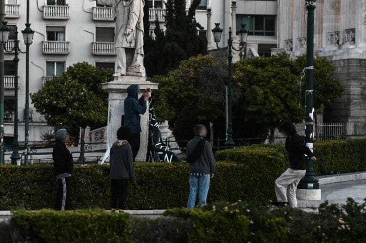 Εικόνα από την εκκένωση της κατειλημμένης Πρυτανείας του Εθνικού και Καποδιστριακού Πανεπιστημίου Αθηνών
(φωτ.: Τατιάνα Μπόλαρη/EUROKINISSI)