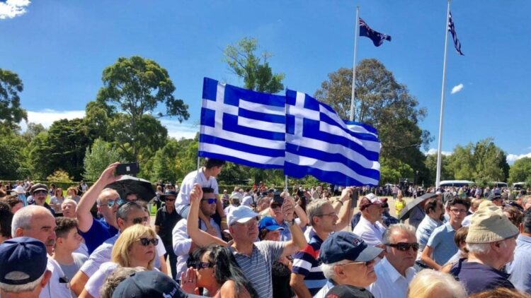 Στιγμιότυπο από την παρέλαση του 2019, την τελευταία που πραγματοποιήθηκε στη Μελβούρνη, πριν από την πανδημία του κορονοϊού (φωτ.: neoskosmos.com.au/Κώστας Ντεβές)