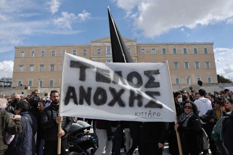 Χιλιάδες κόσμου συμμετείχαν στο συλλαλητήριο για τα θύματα του σιδηροδρομικού δυστυχήματος στα Τέμπη (φωτ.: EUROKINISSI/Τατιάνα Μπόλαρη)