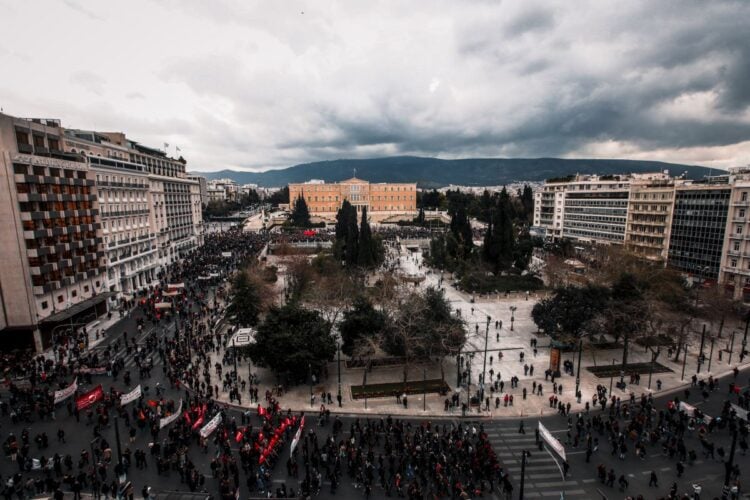 Γενική άποψη της πορείας που πραγματοποιήθηκε στο κέντρο της Αθήνας (φωτ.: EUROKINISSI/Γιάννης Παναγόπουλος)