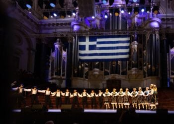 Το εορταστικό πρόγραμμα της αρχιεπισκοπής περιλάμβανε απαγγελία ποιημάτων και παρουσίαση παραδοσιακών ελληνικών χορών από τη νέα γενιά της Ομογένειας (φωτ.: Αρχιεπισκοπή Αυστραλίας)