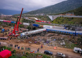 Σύμφωνα με τον μόνιμο σταθμάρχη, ο προφυλακισμένος συνάδελφός του είχε εργαστεί πριν το δυστύχημα τουλάχιστον δέκα φορές ως νυχτερινός στον σταθμό Λάρισας και ήταν «απόλυτα εξοικειωμένος με τον σταθμό και τον τοπικό πίνακα χειρισμού αιχμών»  (φωτ.: MOTIONTEAM / Βασίλης Βερβερίδης)