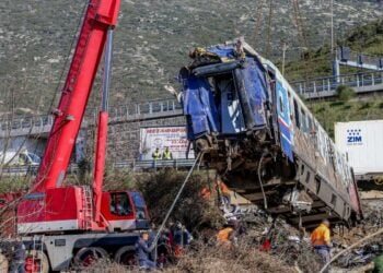 Ένα από τα βαγόνια του μοιραίου Intercity (φωτ.: EUROKINISSI/Λεωνίδας Τζέκας)