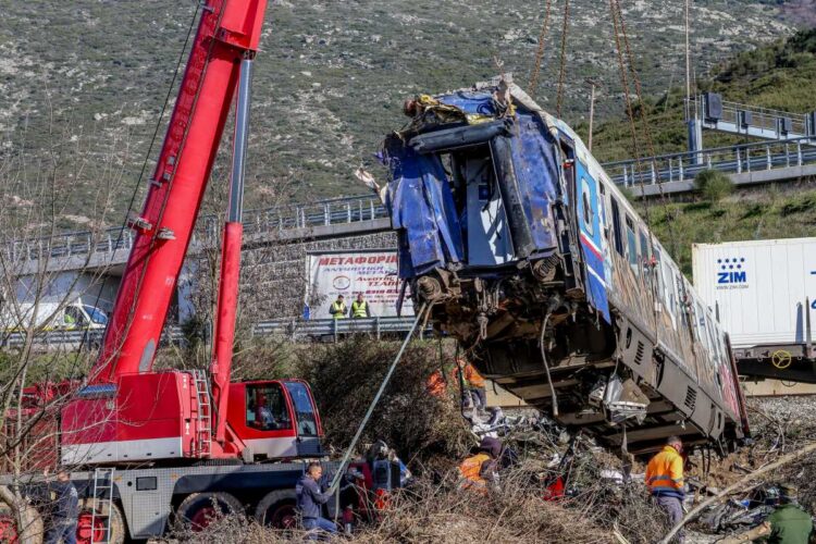 Ένα από τα βαγόνια του μοιραίου Intercity (φωτ.: EUROKINISSI/Λεωνίδας Τζέκας)