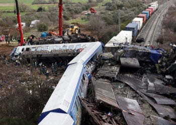 Το σημείο της σύγκρουσης των τρένων στα Τέμπη (φωτ.: ΑΠΕ-ΜΠΕ / Αχιλλέας Χήρας)