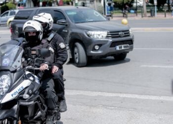 Στον εισαγγελέα οι συλληφθέντες για τη δολοφονία του Γιώργου Καραϊβάζ (φωτ.: Κώστας Τζούμας/EUROKINISSI)