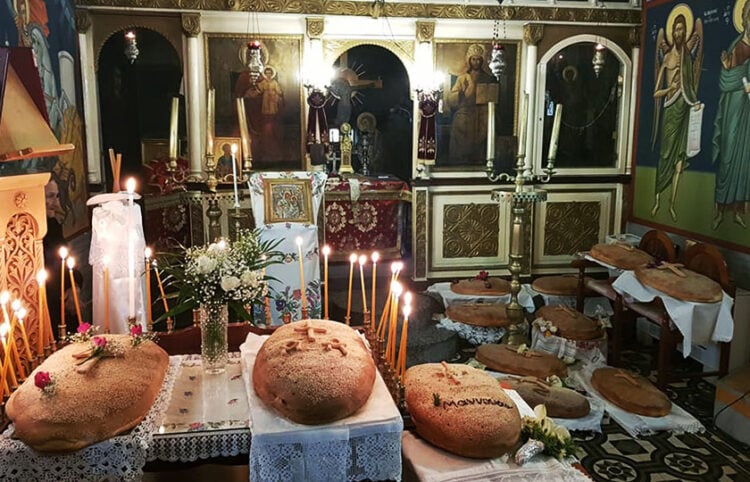 Λαζαροκουλούρες στο ναό των Ανωγείων (φωτ.: παπα-Ανδρέας Κεφαλογιάννης)