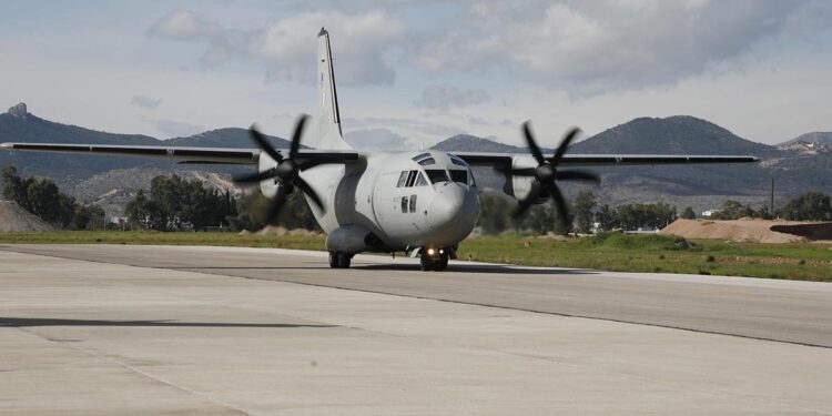 C-27 της Πολεμικής Αεροπορίας στο αεροδρόμιο της Ελευσίνας (φωτ.: EUROKINISSI / Γιώργος Κονταρίνης)