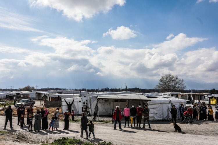 Οι οικογένειες των Ρομά στην περιοχή Πέλεκα του δήμου Κατερίνης (φωτ.: Γραφείο Τύπου Προεδρίας της Δημοκρατίας/Θοδωρής Μανωλόπουλος)