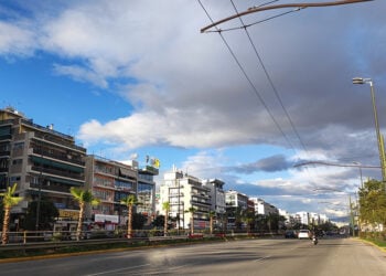 Σύννεφα πάνω από τη λεωφόρο Συγγρού (φωτ.: EUROKINISSI / Γιάννης Παναγόπουλος)