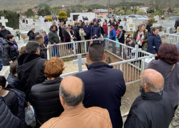 Ταφικό έθιμο στα Αλωνάκια Κοζάνης (φωτ.: Facebook / Μορφωτικός Σύλλογος Αλωνακίων Πόντος)