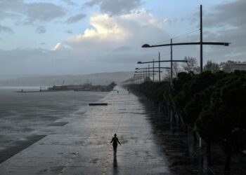 Η Νέα Παραλία της Θεσσαλονίκης  υπό βροχή (φωτ.: EUROKINISSI/Μιχάλης Καραγιάννης)