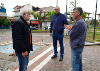 Στιγμιότυπο από την Πλατεία Αναλήψεως στον Τύρναβο (φωτ.: tirnavospress.gr)