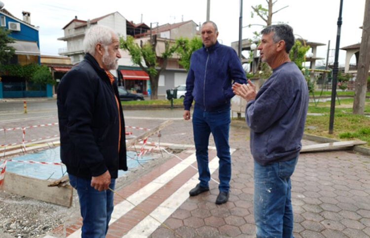 Στιγμιότυπο από την Πλατεία Αναλήψεως στον Τύρναβο (φωτ.: tirnavospress.gr)