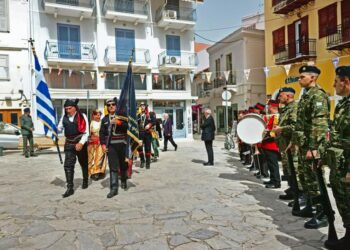 Το άγημα του Συλλόγου Ποντίων Αργολίδας «Η Παναγία Σουμελά» (φωτ.: ΑΠΕ-ΜΠΕ/Ευάγγελος Μπουγιώτης)